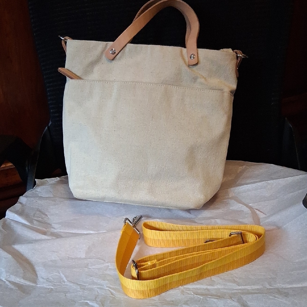 Brighton Cream Canvas Satchel with Yellow Daisy and Leather Handles - Picture 3 of 6